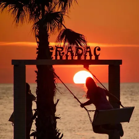 Lux La Playa